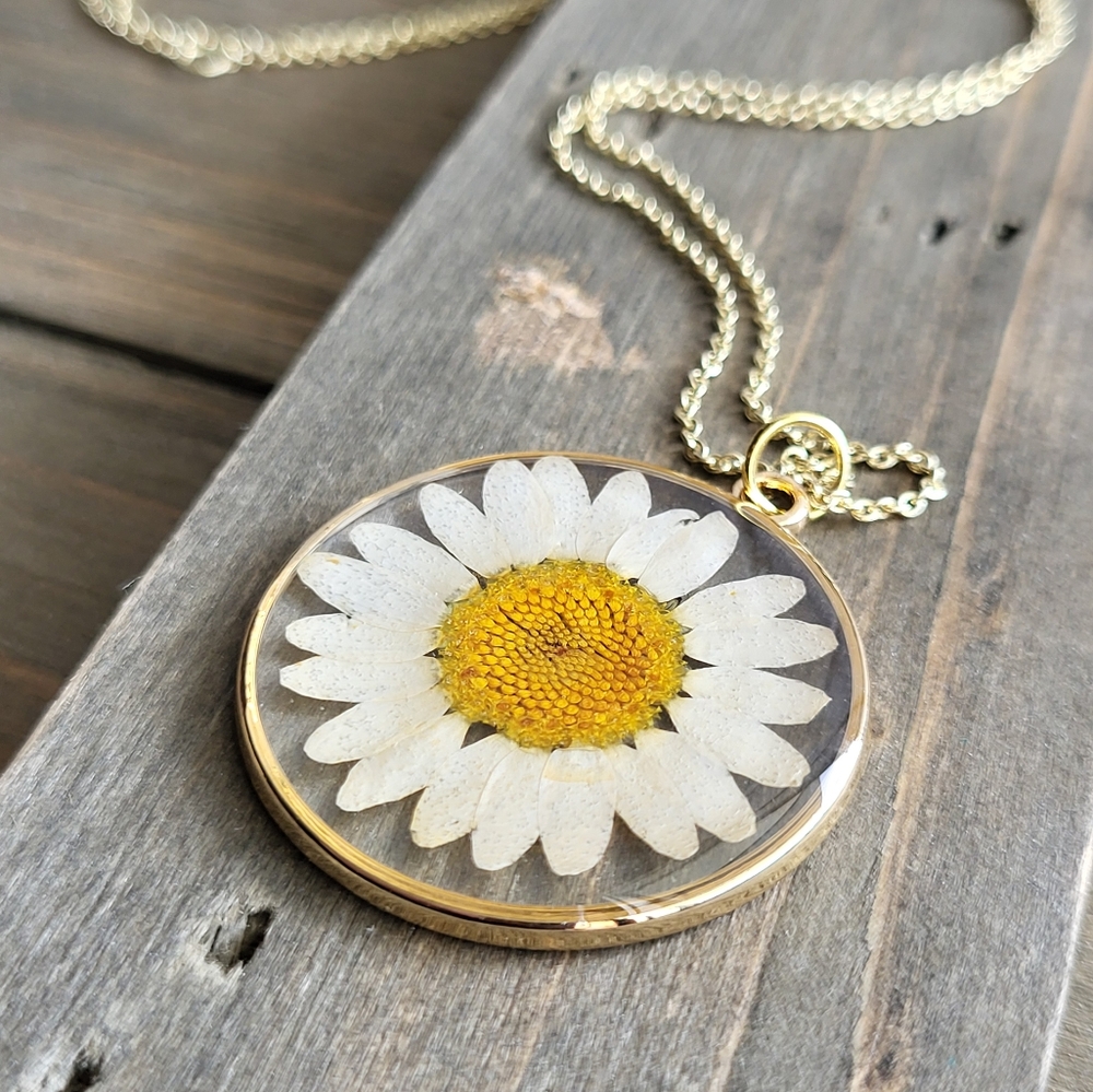 Daisy Flower Resin Necklace- 14 Karat Gold Necklace Chain- Real Gold Necklace- R